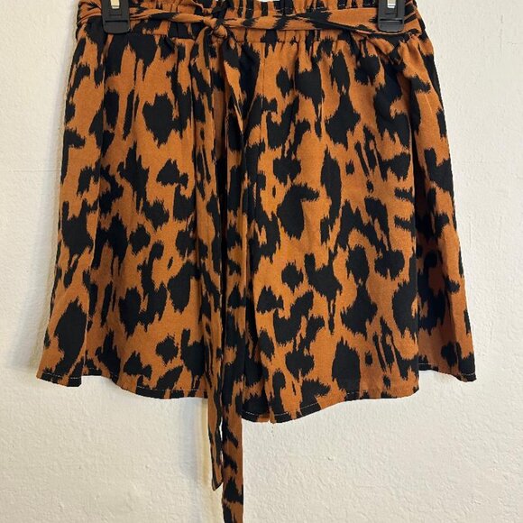 Leopard Print Satin Tie Front Shorts - Picture 3 of 4